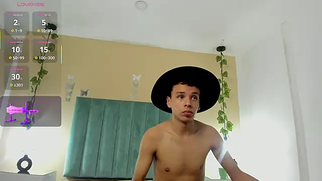 Xavier Fox    online show from 11/08/25, 04:54