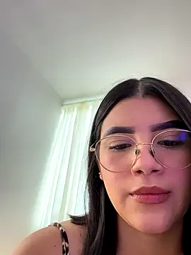 Julietalcl online show from 10/28/25, 09:03