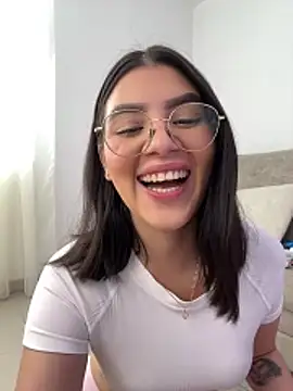 Julietalcl online show from 12/18/25, 09:07