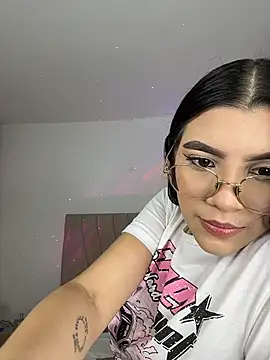 Snapshot of Julietalcl chatting on 02/27/26, 02:01 Julietalcl online show from 02/27/26, 02:01