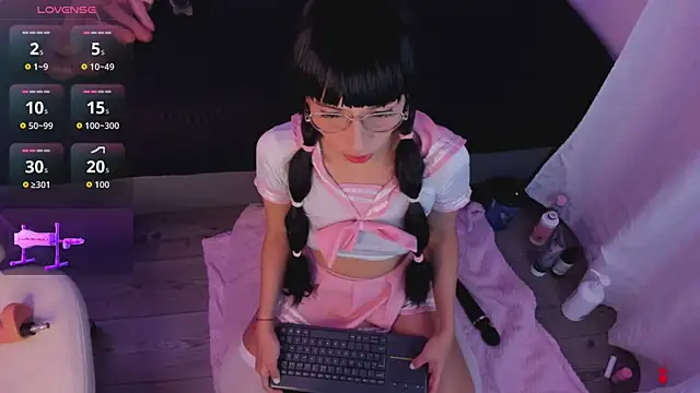 michelle cutee  online show from 10/21/25, 07:57