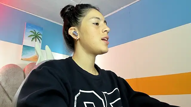 Snapshot of moon_winy chatting on 10/29/25, 11:31 moon winy online show from 10/29/25, 11:31