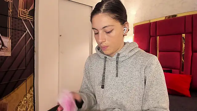 Snapshot of moon_winy chatting on 11/05/25, 11:35 moon winy online show from 11/05/25, 11:35