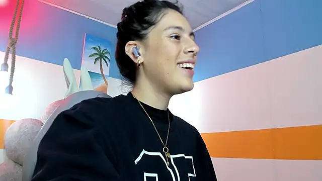 Snapshot of moon_winy chatting on 10/28/25, 11:53 moon winy online show from 10/28/25, 11:53