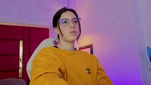 Snapshot of moon_winy chatting on 04/23/26, 11:16 moon winy online show from 04/23/26, 11:16
