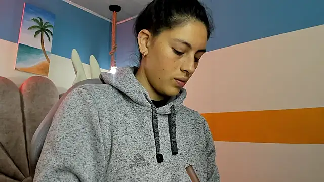 Snapshot of moon_winy chatting on 10/23/25, 11:42 moon winy online show from 10/23/25, 11:42