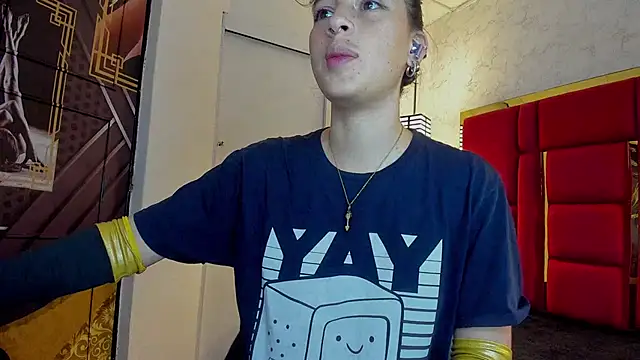 Snapshot of moon_winy chatting on 11/17/25, 11:25 moon winy online show from 11/17/25, 11:25