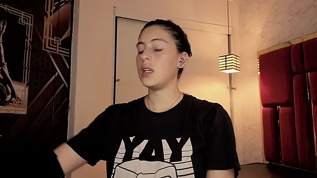 Snapshot of moon_winy chatting on 11/27/25, 11:54 moon winy online show from 11/27/25, 11:54