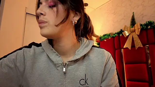 moon winy online show from 12/21/25, 11:49