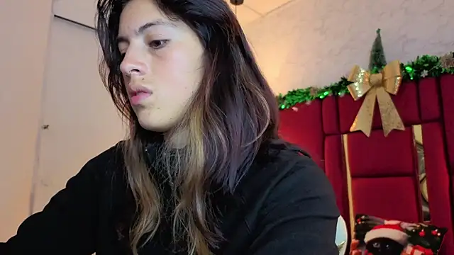 Snapshot of moon_winy chatting on 12/18/25, 11:25 moon winy online show from 12/18/25, 11:25