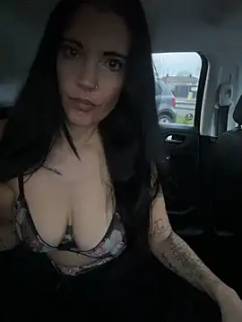 Snapshot of DarkestDreamxox chatting on 11/13/25, 07:23 DarkestDreamxox online show from 11/13/25, 07:23