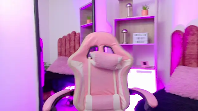 Lullaby Charade online show from 12/15/25, 12:44