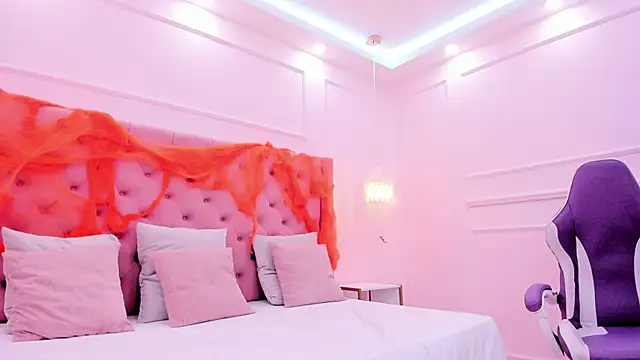 Snapshot of _hanna_bakerr_ chatting on 10/30/25, 06:49  hanna bakerr  online show from 10/30/25, 06:49