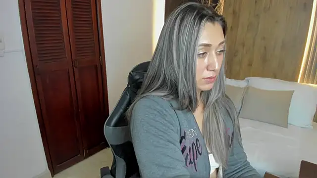 karlyy  online show from 01/13/26, 12:31