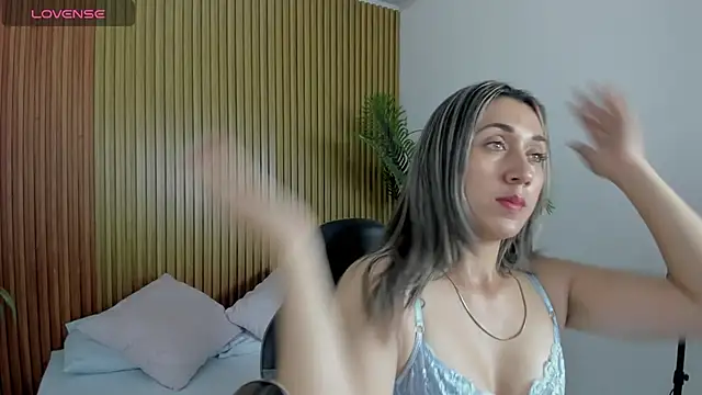 karlyy  online show from 11/26/25, 02:11