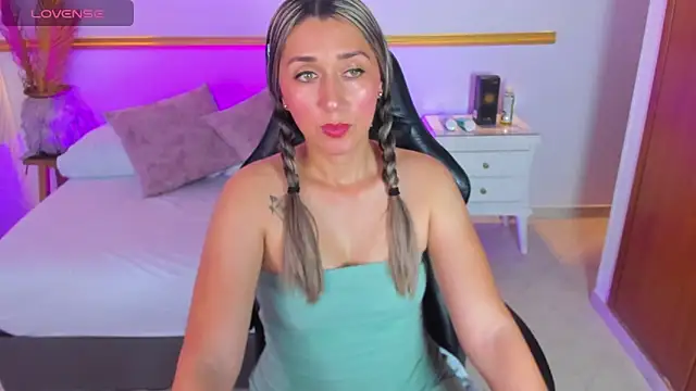 karlyy  online show from 11/04/25, 07:17