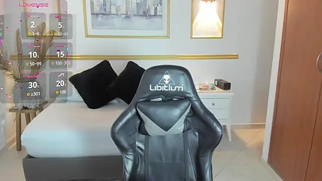 karlyy  online show from 12/01/25, 07:37