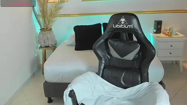 karlyy  online show from 12/22/25, 07:14