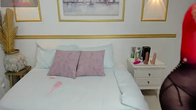 karlyy  online show from 10/28/25, 07:13