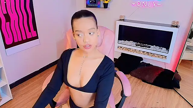 Snapshot of Miss_koko_ chatting on 06/11/26, 03:25 Miss koko online show from 06/11/26, 03:25