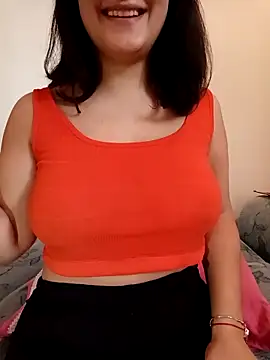 Snapshot of miamia21 chatting on 10/18/25, 01:02 miamia21 online show from 10/18/25, 01:02