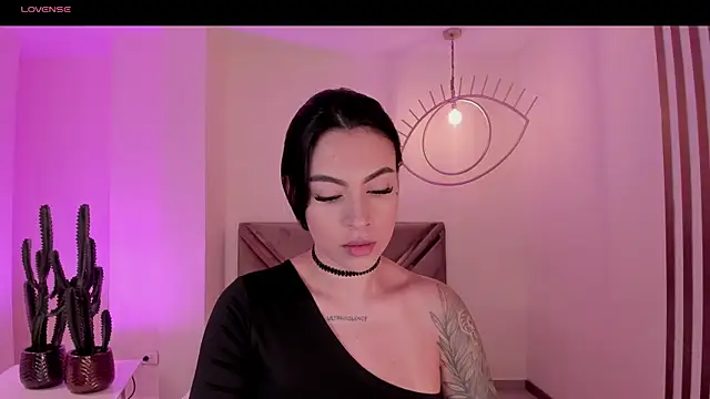 Snapshot of ChristineFord_ chatting on 11/12/25, 12:20 ChristineFord online show from 11/12/25, 12:20