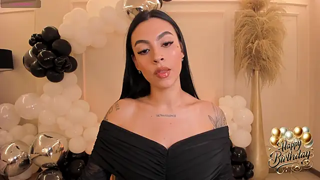 Snapshot of ChristineFord_ chatting on 11/06/25, 12:42 ChristineFord online show from 11/06/25, 12:42