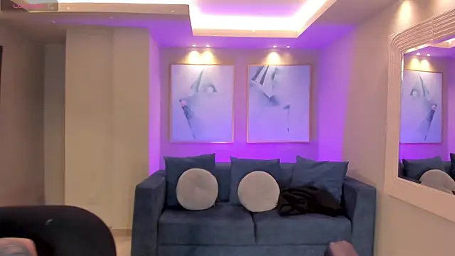 Snapshot of ChristineFord_ chatting on 11/02/25, 12:43 ChristineFord online show from 11/02/25, 12:43