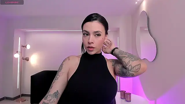 Snapshot of ChristineFord_ chatting on 11/09/25, 05:39 ChristineFord online show from 11/09/25, 05:39