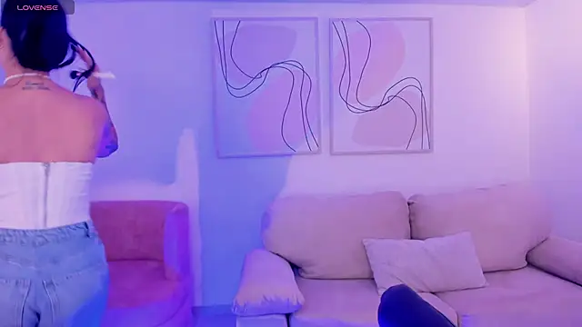 Snapshot of ChristineFord_ chatting on 11/05/25, 06:00 ChristineFord online show from 11/05/25, 06:00