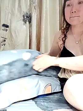 Ana-love2025 online show from 11/28/25, 01:11