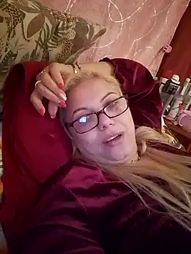 Snapshot of Lvna6969 chatting on 11/07/25, 01:43 Lvna6969 online show from 11/07/25, 01:43