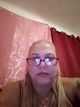 Snapshot of Lvna6969 chatting on 11/05/25, 10:35 Lvna6969 online show from 11/05/25, 10:35