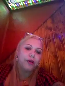 Snapshot of Lvna6969 chatting on 11/07/25, 05:17 Lvna6969 online show from 11/07/25, 05:17