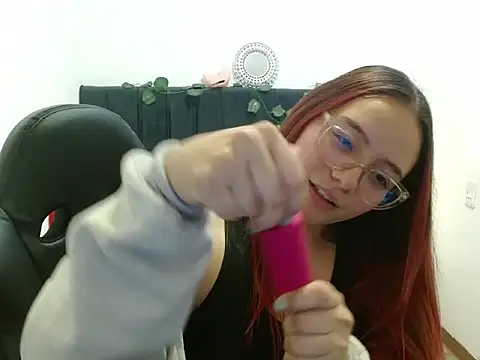 Red Lola  online show from 10/26/25, 02:17