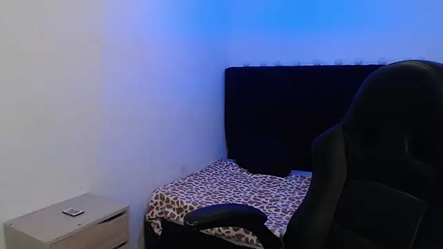 Red Lola  online show from 10/31/25, 01:30