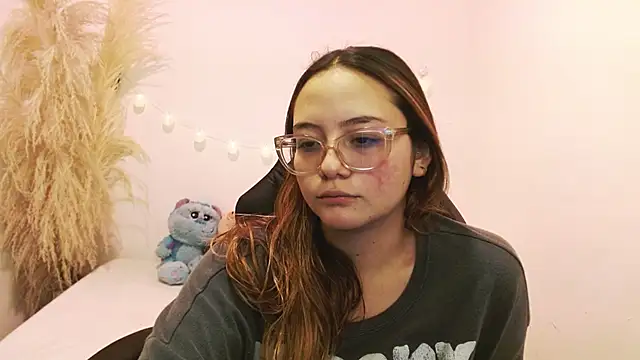 Red Lola  online show from 11/06/25, 10:25