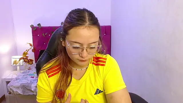 Red Lola  online show from 10/16/25, 12:57