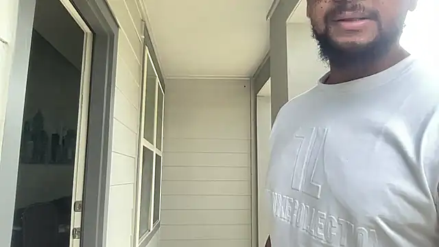 Snapshot of LawChat2025 chatting on 10/23/25, 08:18 LawChat2025 online show from 10/23/25, 08:18