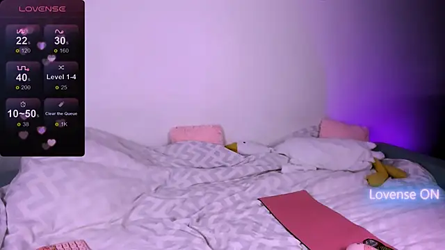 3 Cara Delfie 4 online show from 12/15/25, 12:49