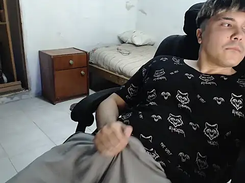 Snapshot of CuteAlexBoy chatting on 05/18/26, 01:17 CuteAlexBoy online show from 05/18/26, 01:17