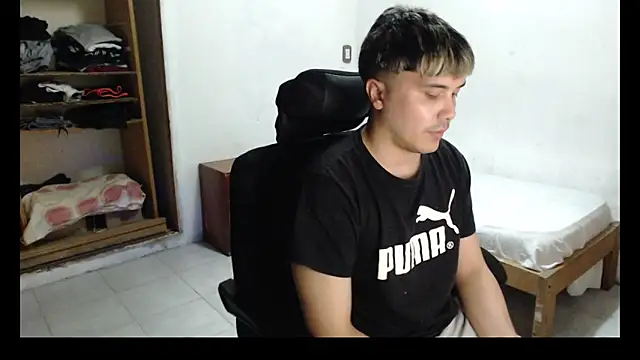 Snapshot of CuteAlexBoy chatting on 12/18/25, 04:33 CuteAlexBoy online show from 12/18/25, 04:33