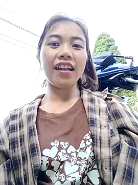 Snapshot of omai-ngot chatting on 10/19/25, 09:23 omai-ngot online show from 10/19/25, 09:23