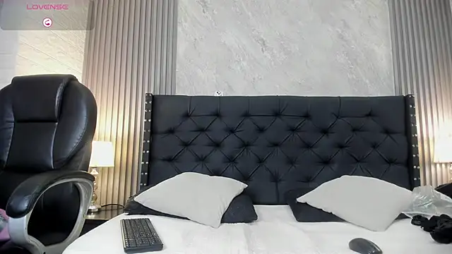 camila  bouzas online show from 11/20/25, 07:03