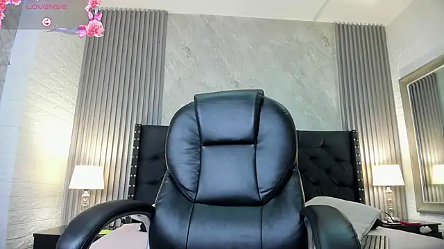 camila  bouzas online show from 11/28/25, 06:52