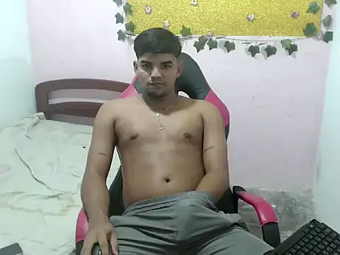 Snapshot of Charly_22cm chatting on 10/18/25, 03:52 Charly 22cm online show from 10/18/25, 03:52