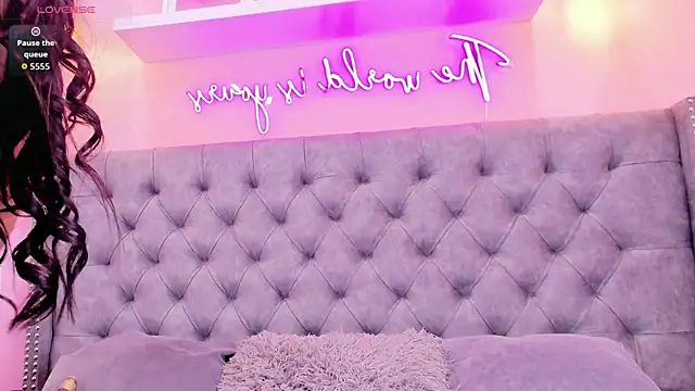 Sophiia 77 online show from 11/01/25, 10:36