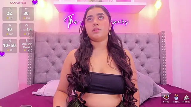 Sophiia 77 online show from 11/15/25, 10:47