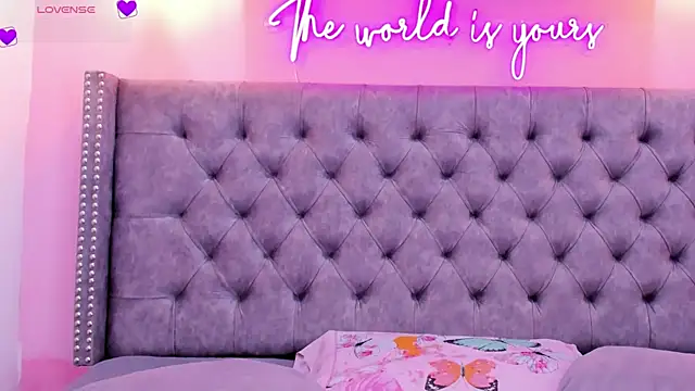 Sophiia 77 online show from 11/23/25, 01:15