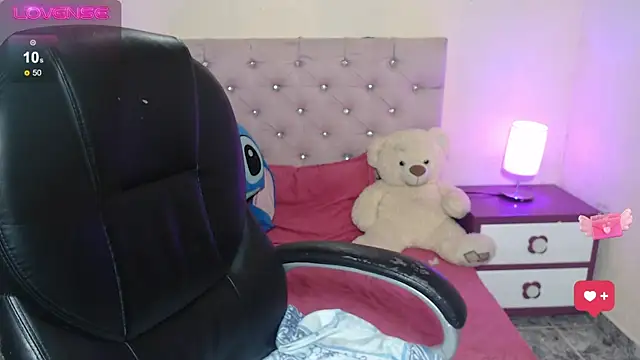 gabyy cute  online show from 11/25/25, 11:37